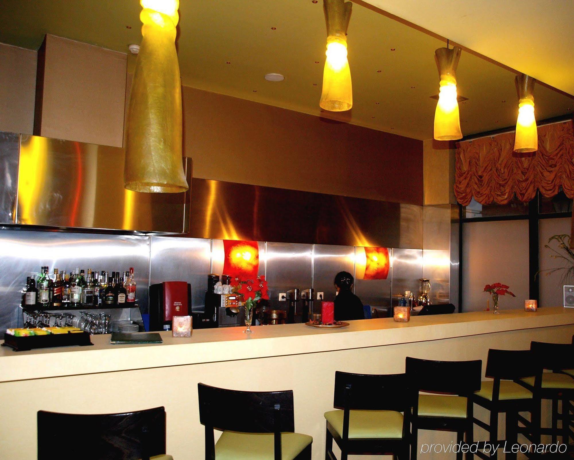 Hotel Delphi Art 3*
